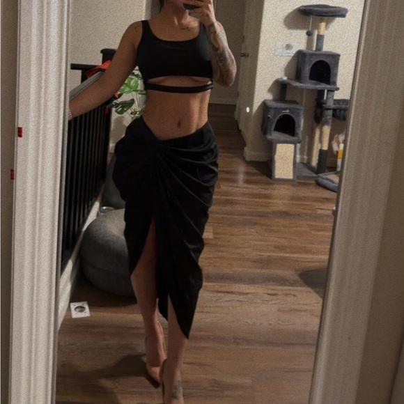 SHEIN Black Skirt - Picture 4 of 4